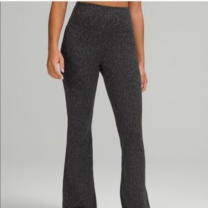 Lululemon Groove Super-High-Rise Flared Pant Nulu